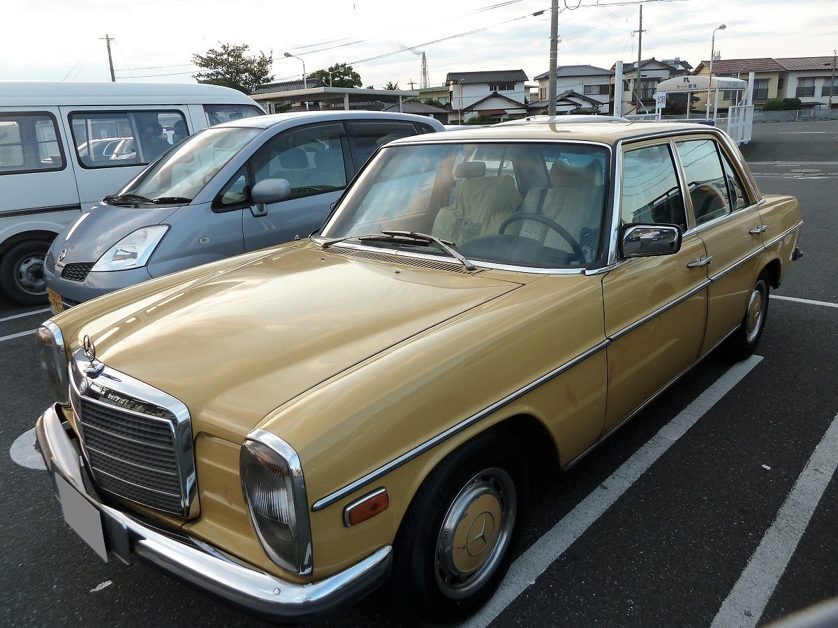 AMercedes-Benz300D.jpg