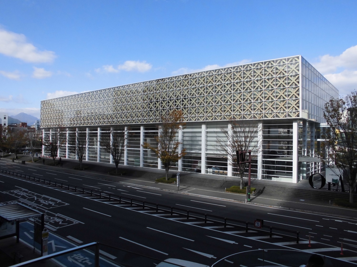 大分県立美術館⓶.jpg