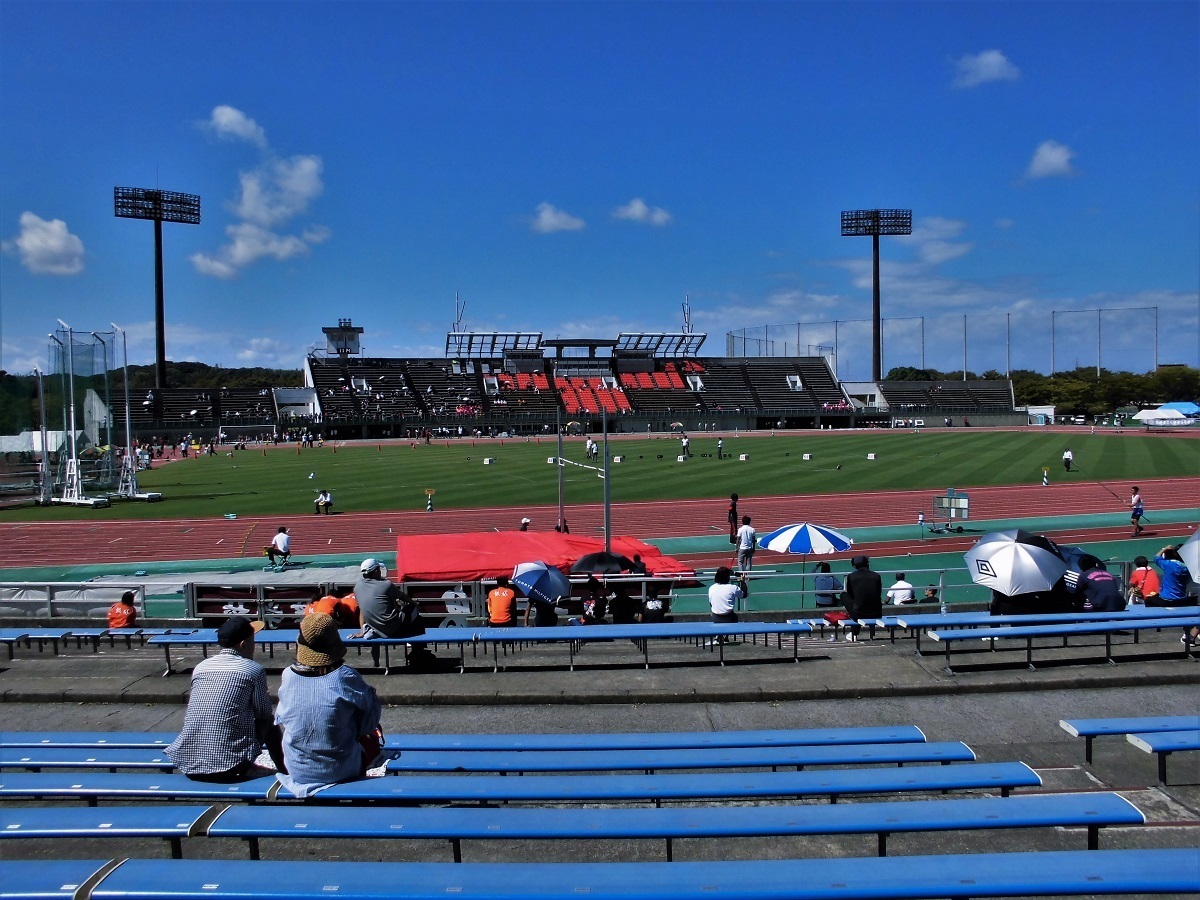 本城陸上競技場.jpg
