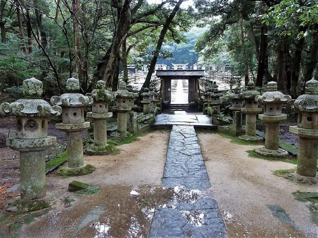 東光寺石灯篭.jpg