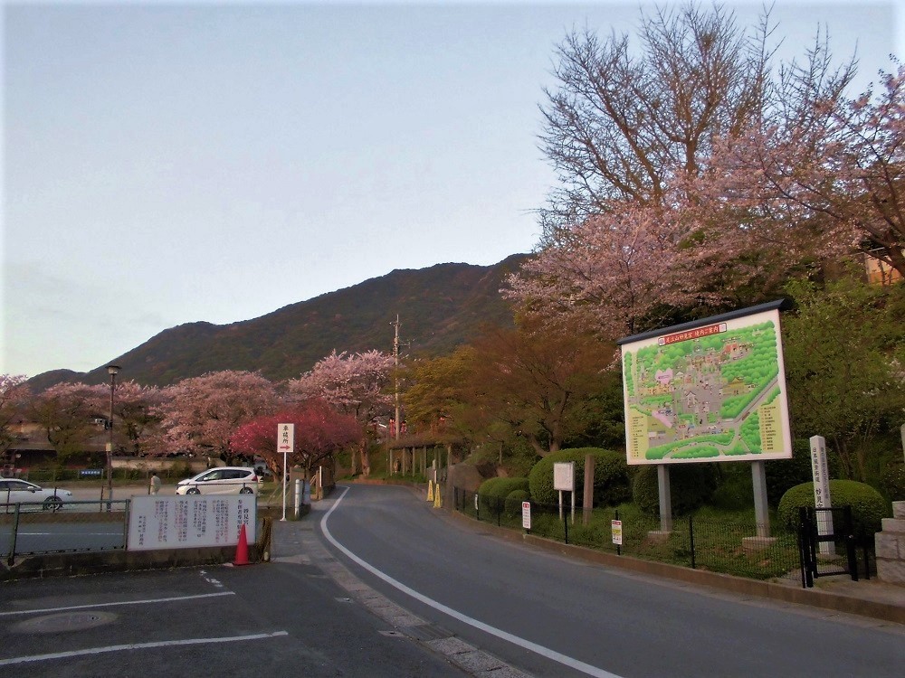 足立山妙見宮1a.jpg