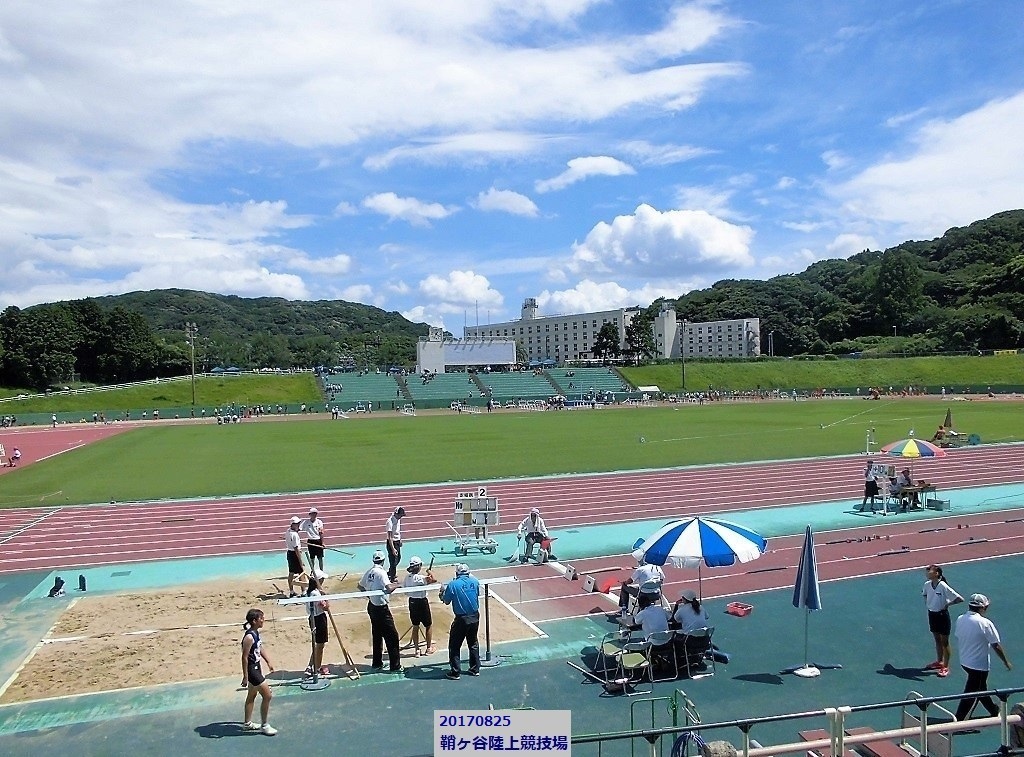 鞘ヶ谷陸上競技場.jpg