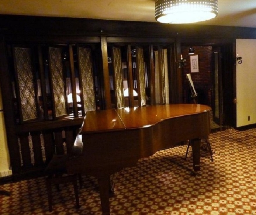 unzen kanko hotel piano.jpg